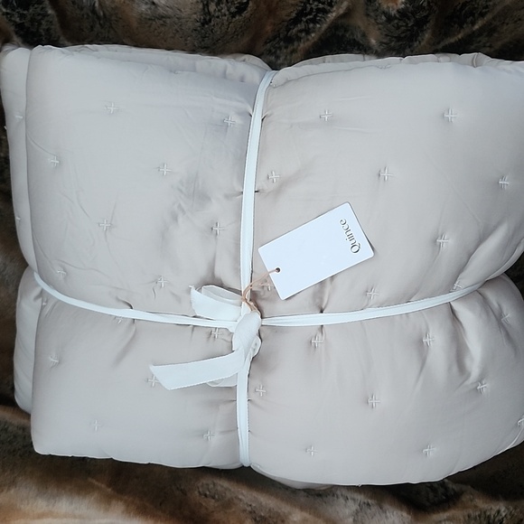 Quince Cal King Bamboo Dream Quilt NWT - Picture 3 of 3